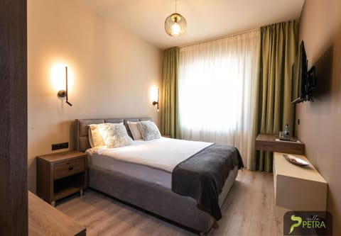 Bed, TV and multimedia, Photo of the whole room, Bedroom, heating, internet