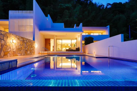 Night, Pool view