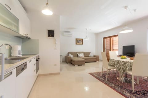 Kitchen or kitchenette, Living room, Communal kitchen
