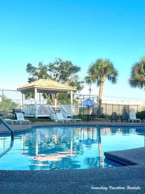 Swimming pool, Swimming pool