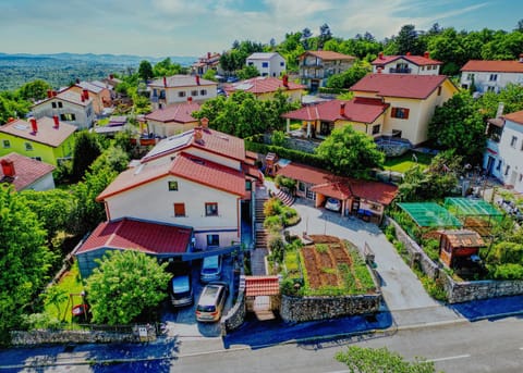 Property building, Bird's eye view, Garden, Parking