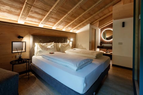 Property building, Living room, Bedroom