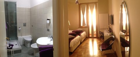 Shower, Toilet, Bed, Bathroom, Balcony/Terrace, Photo of the whole room, Bedroom, On site, Area and facilities