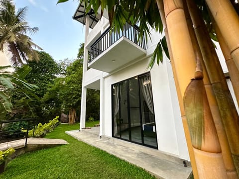 Property building, Day, Garden, Garden view