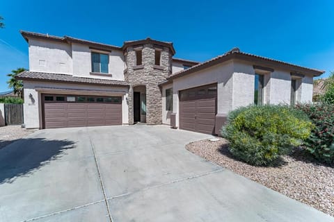 The Tranquil Retreat Heated Pool HotTub Sauna BBQ Villa in Casa Grande