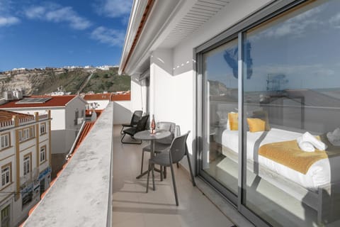 Property building, Day, Natural landscape, View (from property/room), Balcony/Terrace, Seating area, Dining area, City view