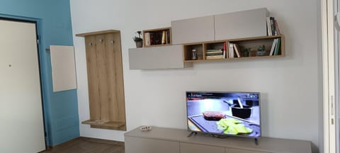 TV and multimedia, hair dresser