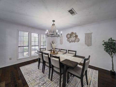 Trophy Haven Retreat With Pool House in Southlake