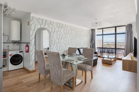 Kitchen or kitchenette, Living room, Seating area, Dining area, washing machine