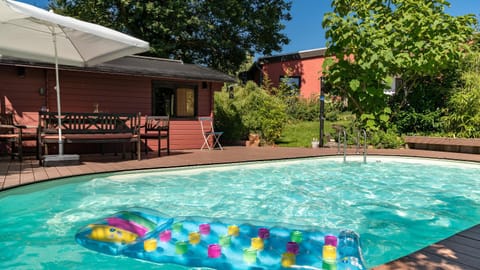 Property building, Day, Summer, BBQ facilities, Garden, Balcony/Terrace, Fitness centre/facilities, Fitness centre/facilities, On site, Garden view, Pool view, Swimming pool, Swimming pool