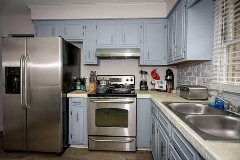 Kitchen or kitchenette, Kitchen or kitchenette, dishwasher, minibar, pet friendly, stove, toaster