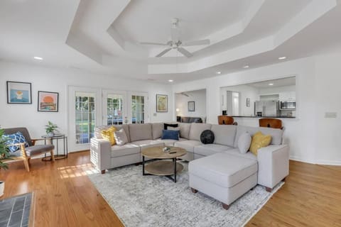 Seating area, Dining area