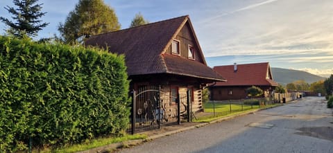 Neighbourhood, Street view