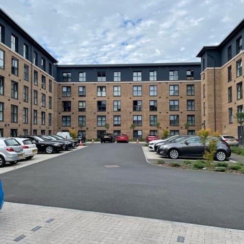 Central Derby Urban 2 Bedroom Flat - An Oasis of Elegance! Free Parking and Wifi suitable for families and professionals Apartment in Derby