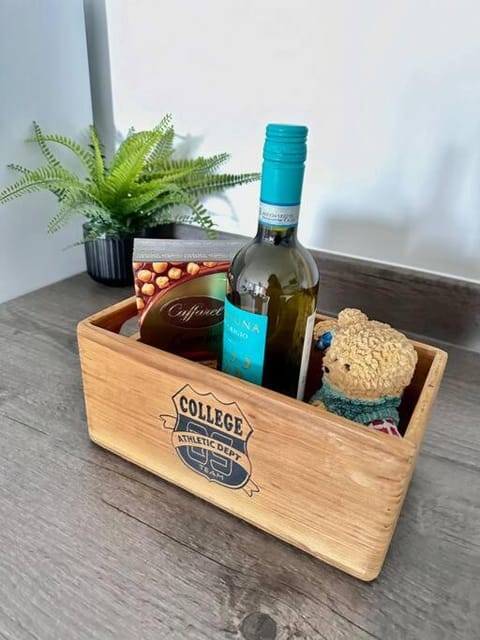 Central Derby Urban 2 Bedroom Flat - An Oasis of Elegance! Free Parking and Wifi suitable for families and professionals Apartment in Derby