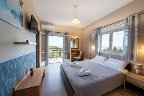 Bed, TV and multimedia, View (from property/room), Bedroom, Breakfast, towels