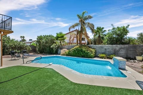 Spring, Day, Garden, Garden view, Pool view, Swimming pool, Swimming pool, sunbed