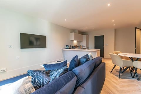 TV and multimedia, Kitchen or kitchenette, Seating area