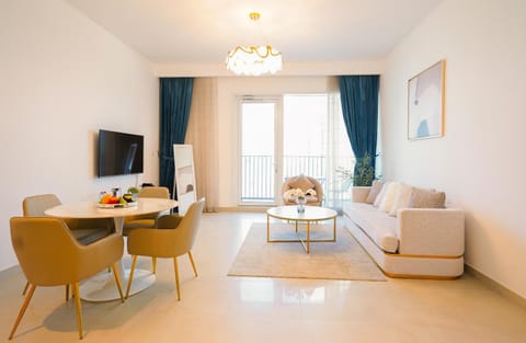 TV and multimedia, View (from property/room), Living room, Seating area, Dining area