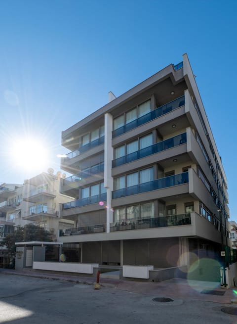 Property building, Facade/entrance, Day