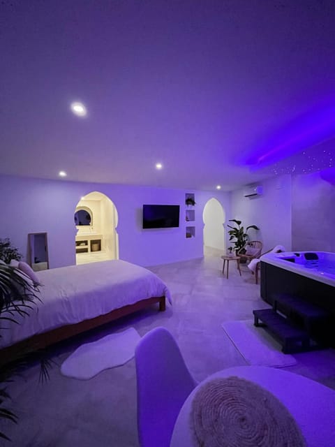 Bed, Night, Spa and wellness centre/facilities