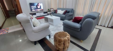 Communal lounge/ TV room, TV and multimedia, Living room, Seating area, Evening entertainment