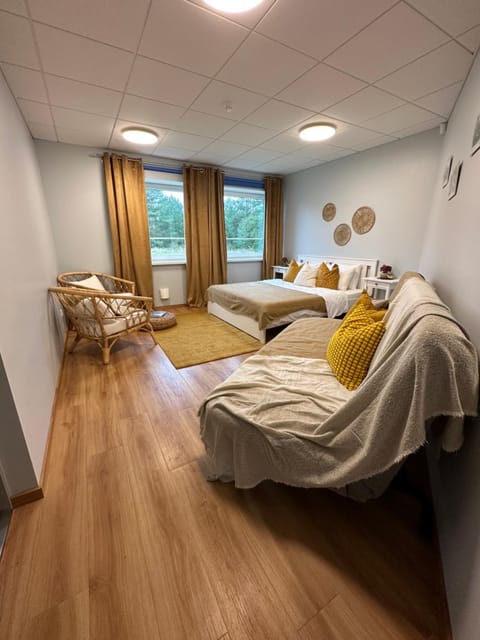 Photo of the whole room, Bedroom, towels