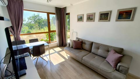 Communal lounge/ TV room, TV and multimedia, Living room, Seating area