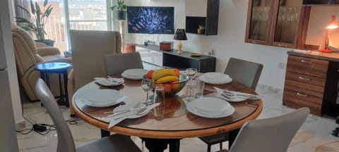 Seating area, Dining area