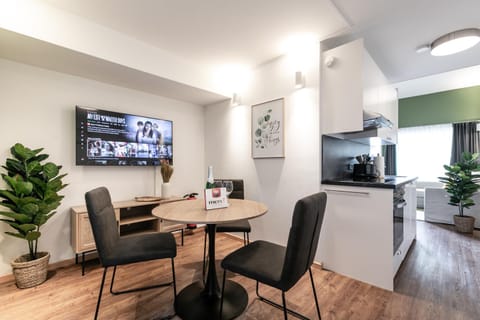 Dining area, kitchen