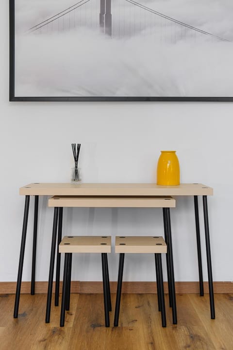 Seating area, Dining area, hair dresser