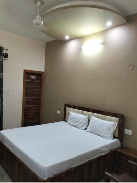 Bed, fireplace