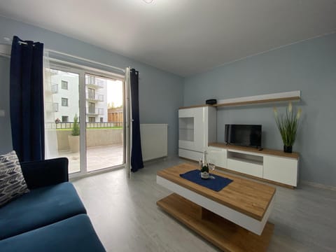 TV and multimedia, Living room, Evening entertainment