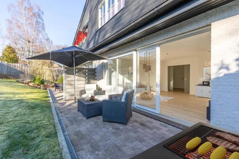 Day, BBQ facilities, Balcony/Terrace, Seating area, Garden view