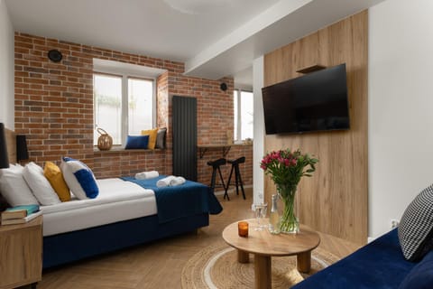 Bed, TV and multimedia, Living room, Photo of the whole room, Evening entertainment, Bedroom