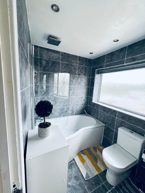 Family Room close Vacation rental in Bristol