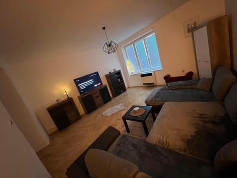 TV and multimedia, Living room, Seating area, Evening entertainment