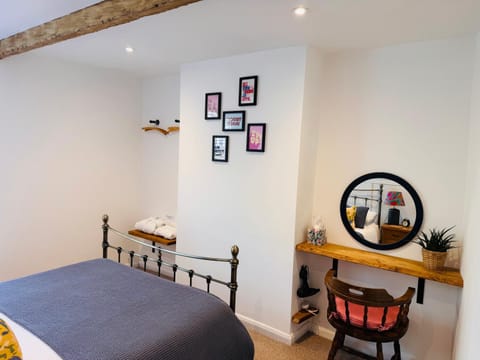 Nine Cooper Lane, Holmfirth House in Holmfirth