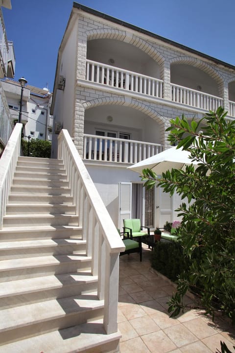 Property building, Day