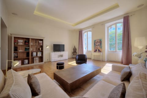 Communal lounge/ TV room, TV and multimedia, Living room, Seating area