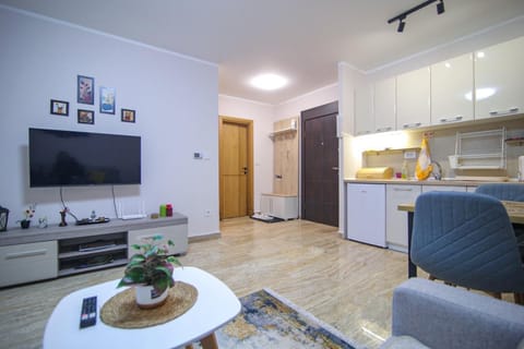 TV and multimedia, Kitchen or kitchenette, Living room, Seating area, oven, stove