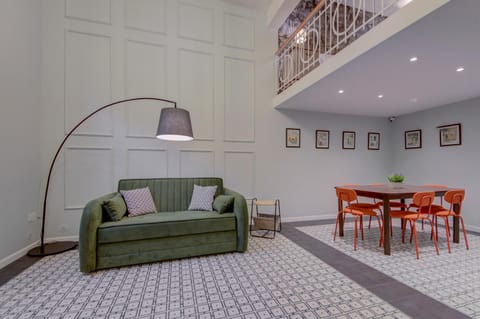 Living room, Banquet/Function facilities, Seating area, Dining area, air conditioner