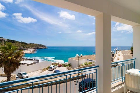 Facade/entrance, View (from property/room), Decorative detail, Sea view