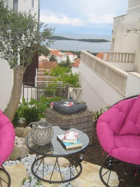 Apartman Tino with two sunny terace Apartment in Hvar