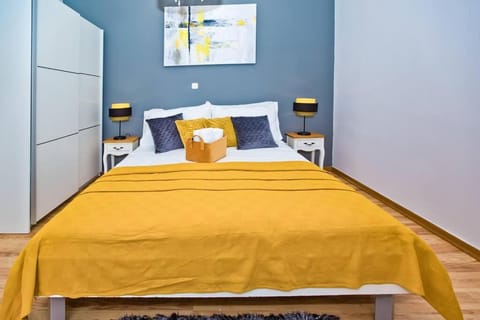 Apartman Tino with two sunny terace Apartment in Hvar