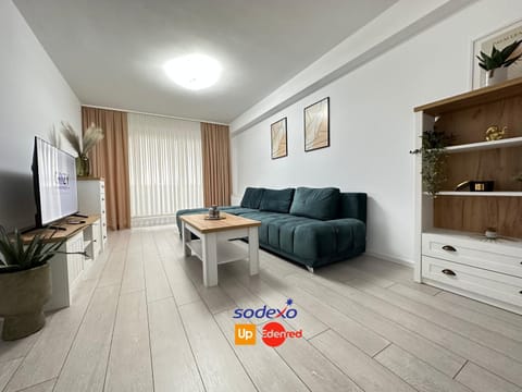 Communal lounge/ TV room, TV and multimedia, Living room, Seating area, Evening entertainment, Text overlay