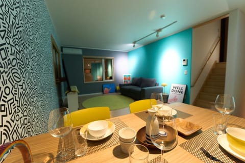 Living room, Seating area, Dining area