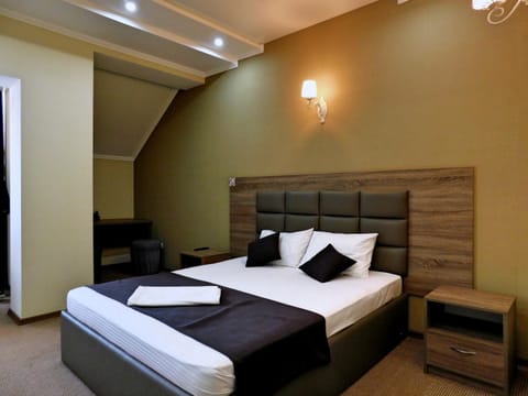 Bedroom, bunk bed