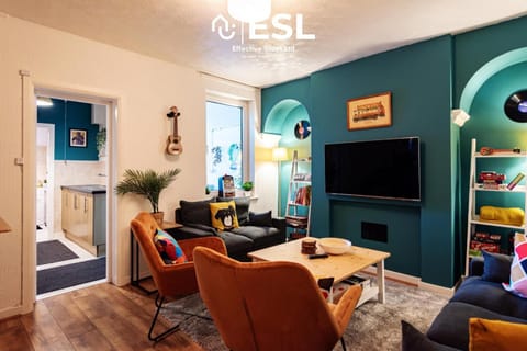 3 bedroom House - Next to Wrexham FC Racecourse Stadium House in Wrexham