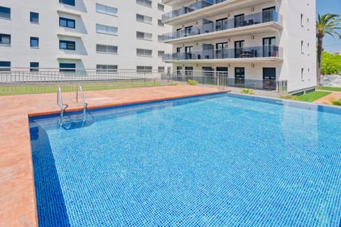 Facade/entrance, Swimming pool